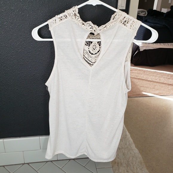 lace tank with keyhole back - Picture 3 of 4